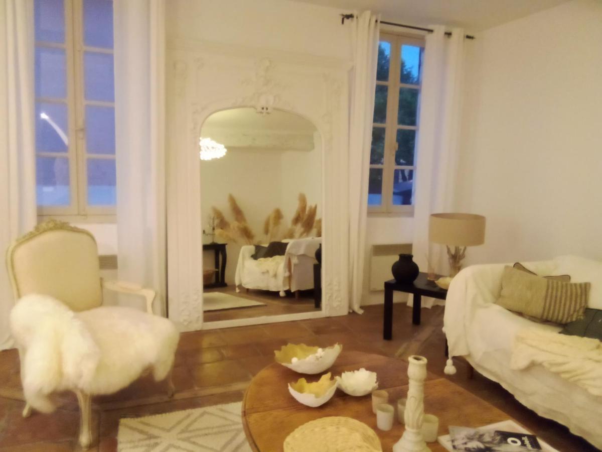 La Maison Perchee 艾格-莫尔特 外观 照片